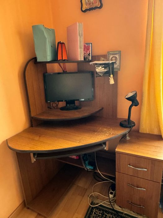 Компʼютерний столик