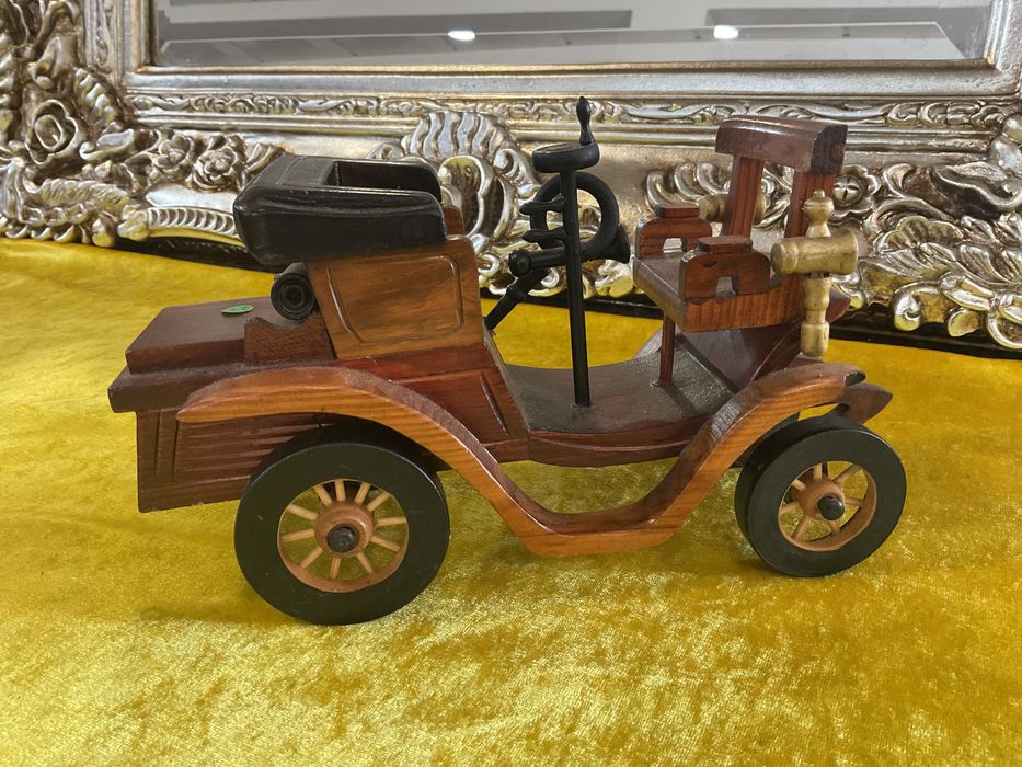 Carro model antigo madeira