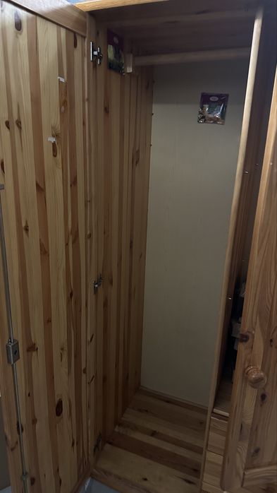 Szafa sosnowa duża – lite drewno