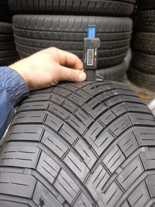 235/45/18 Continental All season contact 2