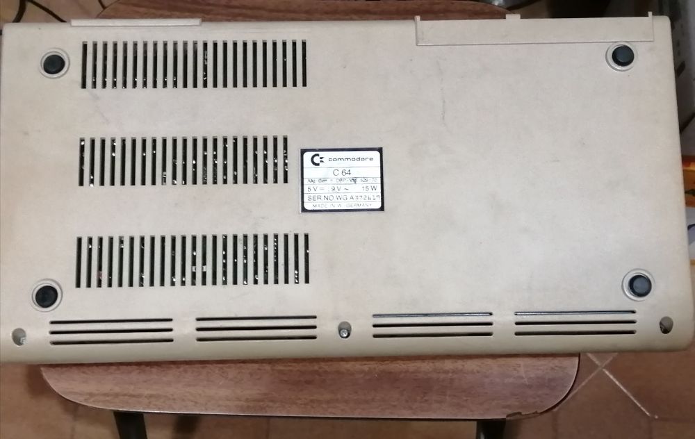 Commodore 64 Breadbin original com extras opcionais / Portes incluídos