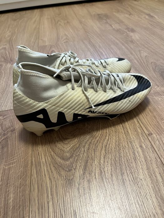 Korki żółto-czarne, nike