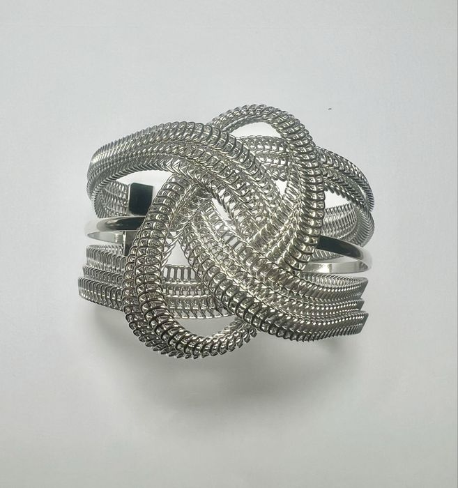 Bracelete em aço