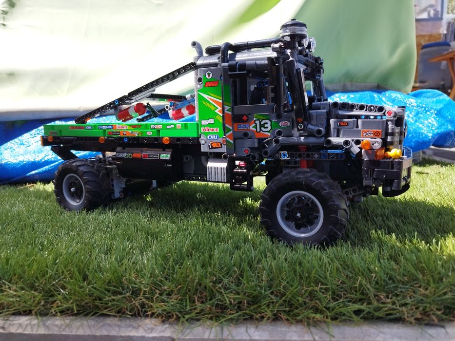 Lego Technic - Camião Mercedes-BENZ Zetros 4X4 ref 42129.