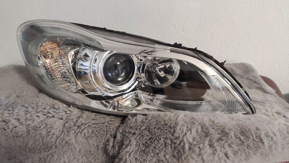 farol direito bi-xenon Volvo C30 facelift