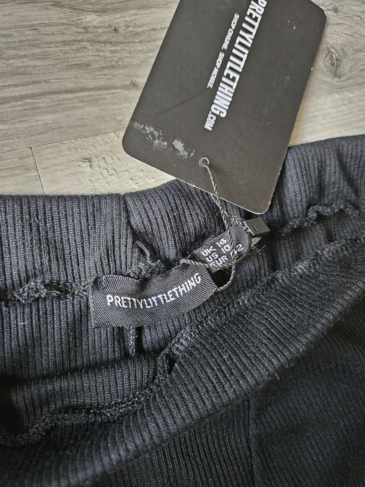 Nowe z metką kolarki PrettyLittleThing.  Rozmiar 42