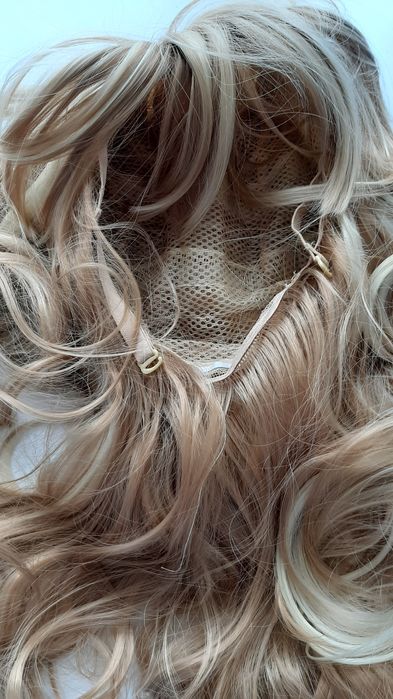 Парик мелированный блонд волнистые светлые волосы