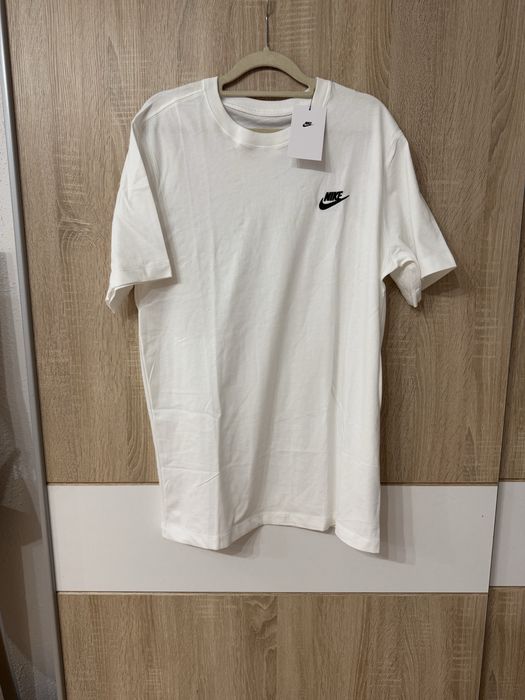 Koszulka Nike M tshirt haft NOWA biała