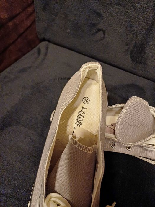Nowe popielate trampki