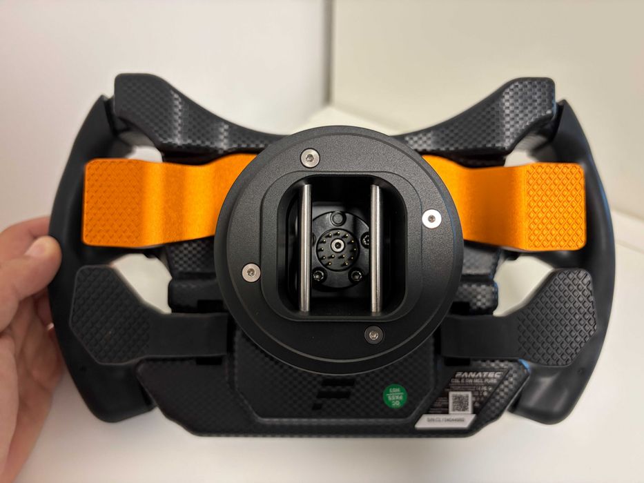 Fanatec McLaren GT3 V2 + QR2 metálico — Como novo