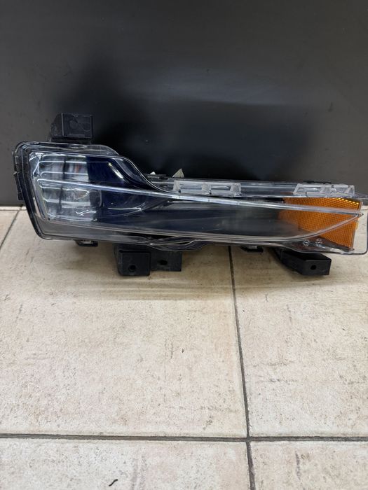 Противотумманна фара правая tesla model y model 3