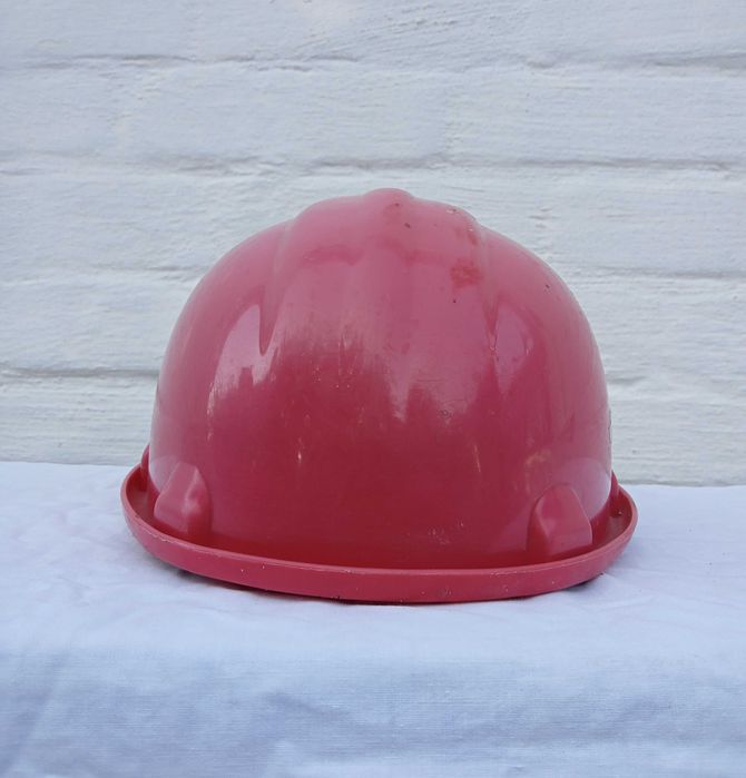 Будівелька каска з Японії. одягалась раз.