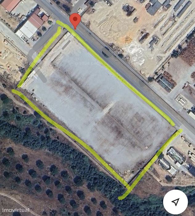 Terreno urbano de 30.000 m² com acesso asfaltado