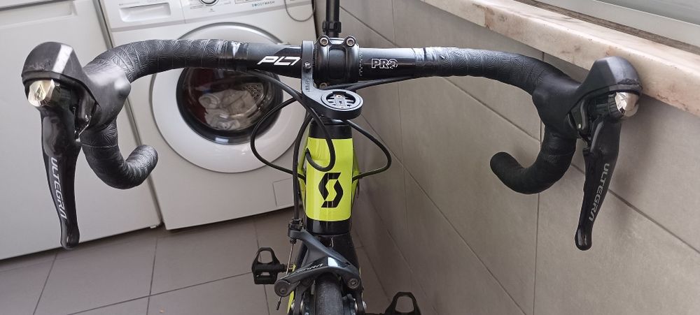 Bicicleta de estrada Scott adict rc