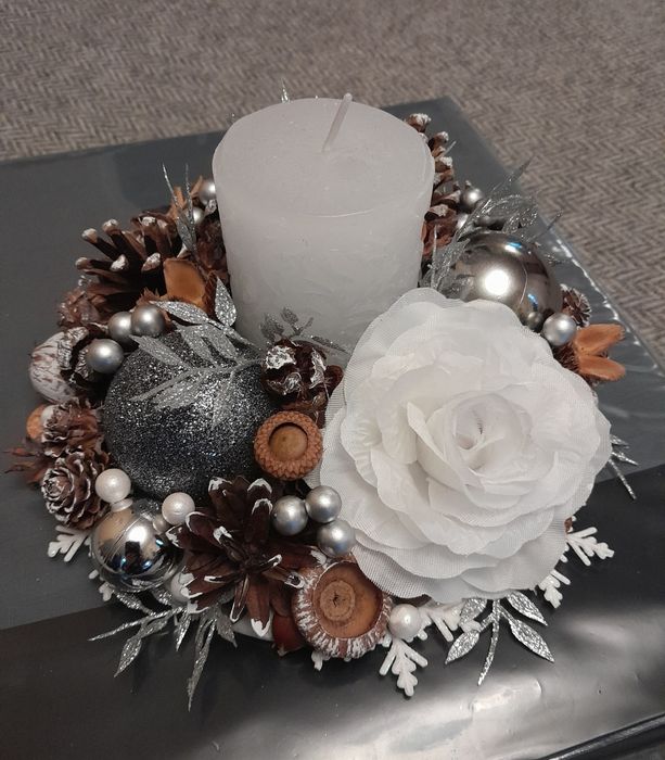 Новорічний вінок та інші прикраси