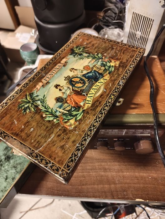 Stare pudełko po cygavintage.