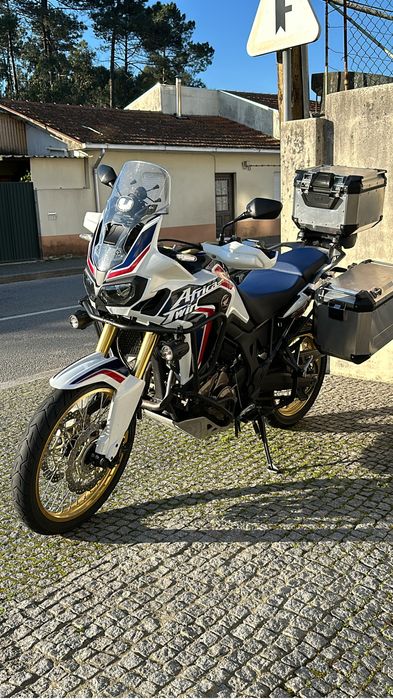 Africa Twin 1000 tricolor