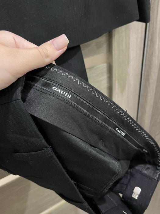 Чоловічий діловий костюм