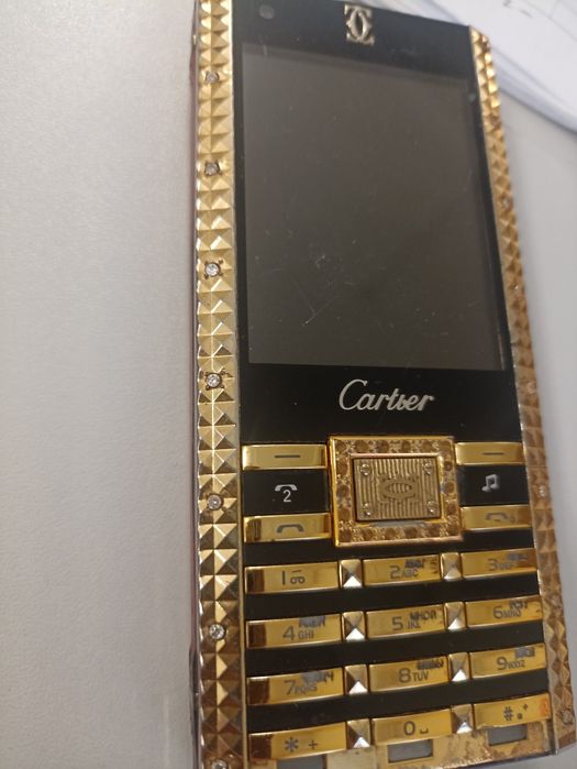 Телефон фирмы Cartier