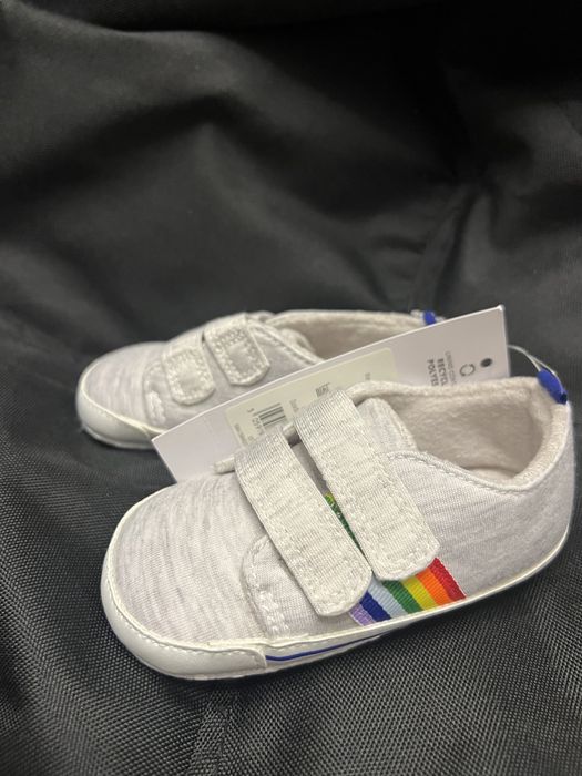 Пінетки для немовлят є різні розміри в каруселі 5шт.