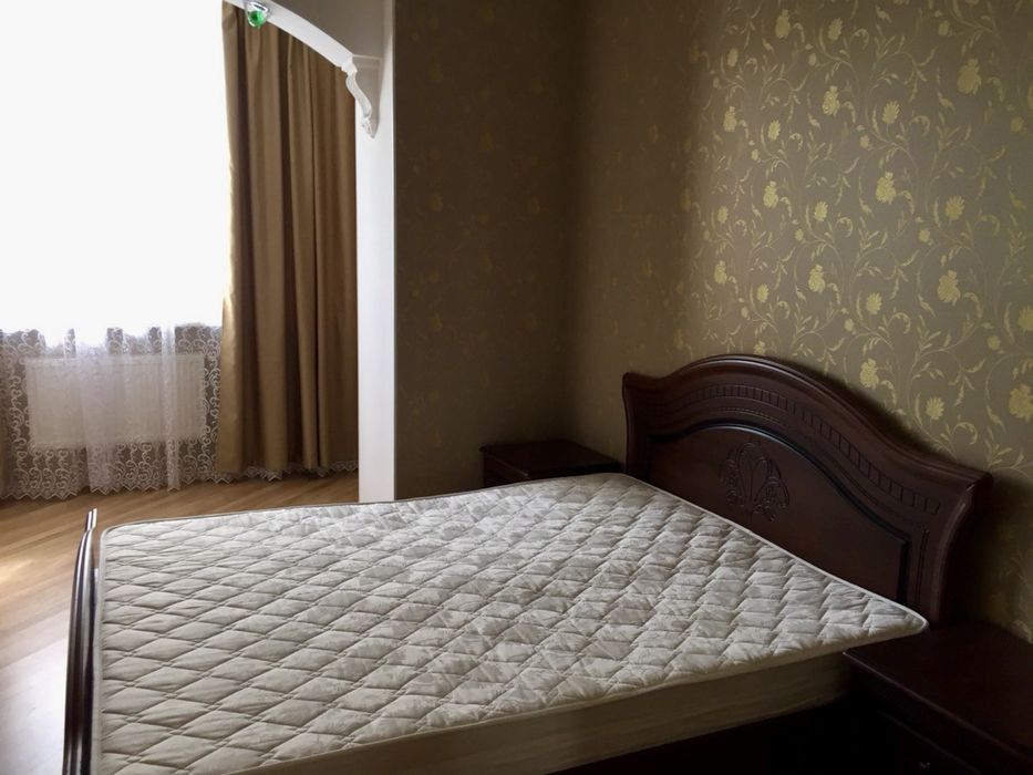 Оренда великогабаритної квартири  124 м.кв, у  Центрі, вул. Садова
