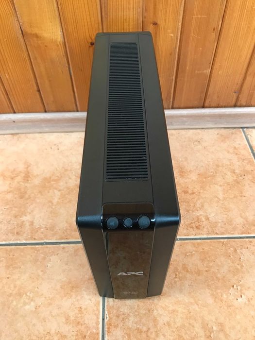 Zasilacz awaryjny APC Back-UPS Pro 900