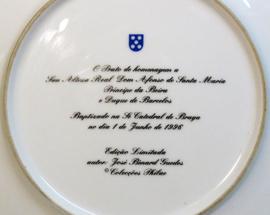 Prato em porcelana, homenagem ao Batizado de D. Afonso de Santa Maria