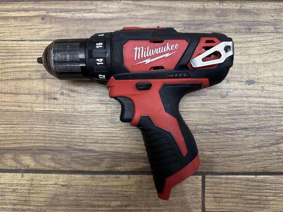 Wiertarko-wkrętarka Milwaukee M12 BDD