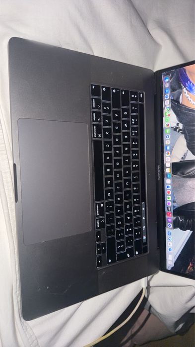 MacBook Pro de 16 polegadas, modelo de 2019 cor cinzento sideral