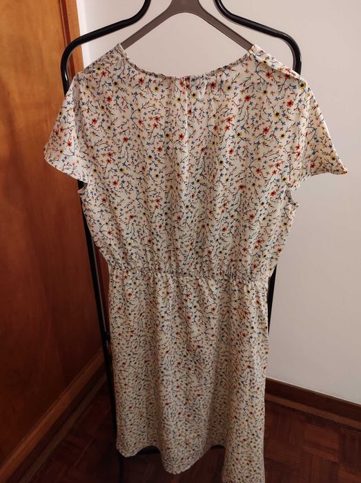 Vestido flores leve e muito fresco