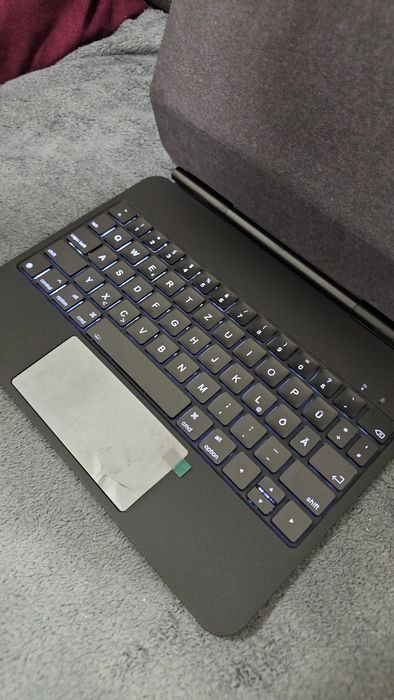 Чохол-клавіатура Magic Keyboard для iPad Pro 11" M4 (2024) з тачпадом, QWERTZ