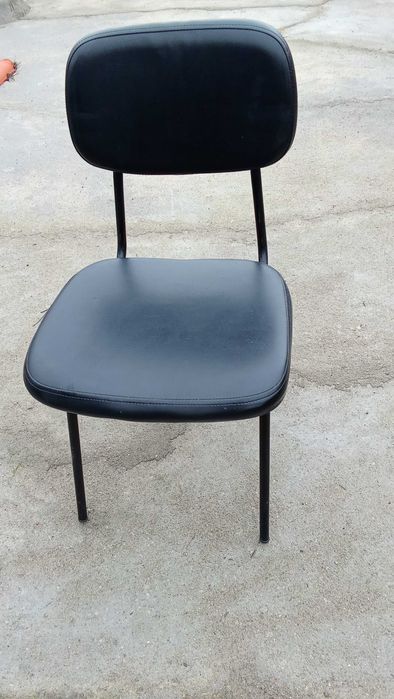 Cadeiras ferro almofadadas em preto