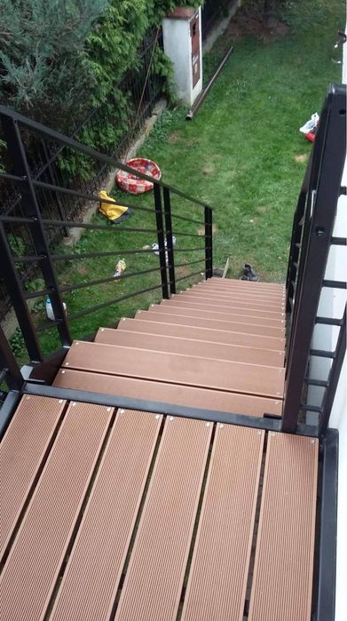 Schody zewnetrzne deska kompozytowa