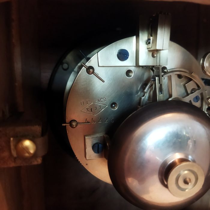 Камінний французький годинник