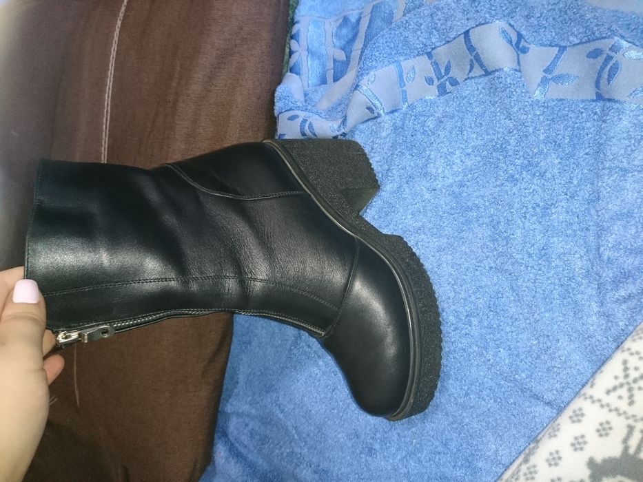 Продам натуральные осенние сапожки, ботинки.