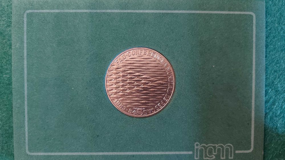 Conferência Mundial das Pescas FAO 1984, moeda 250$00 BNC, em carteira