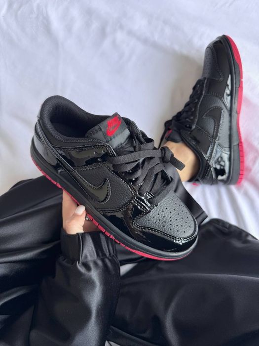Nike SB Dunk Low « Black / Red Lacquer »