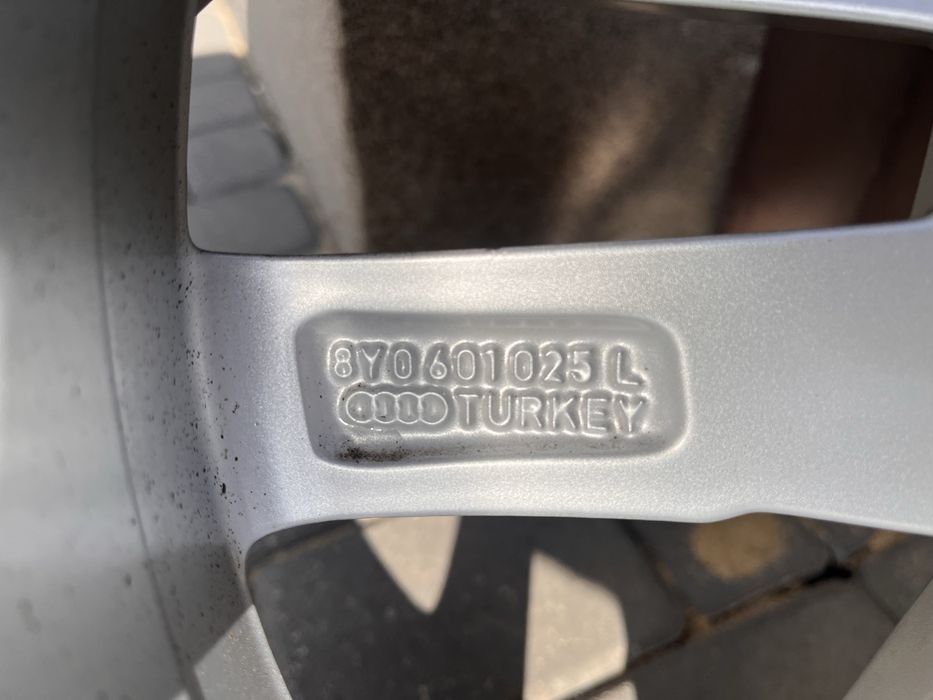 Felgi z oponami  17” OEM Audi