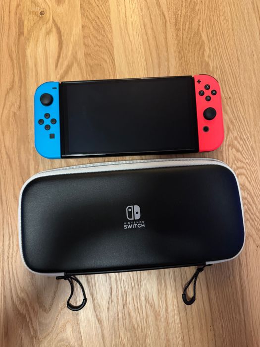 Nintendo Switch OLED + 5 gier + Pro Controller + etui