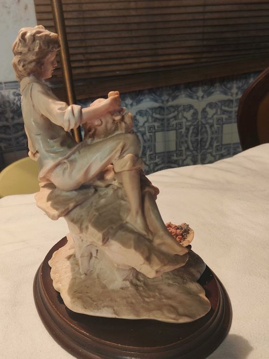 Estatueta em Marfinite Genuina - Cena Romantica