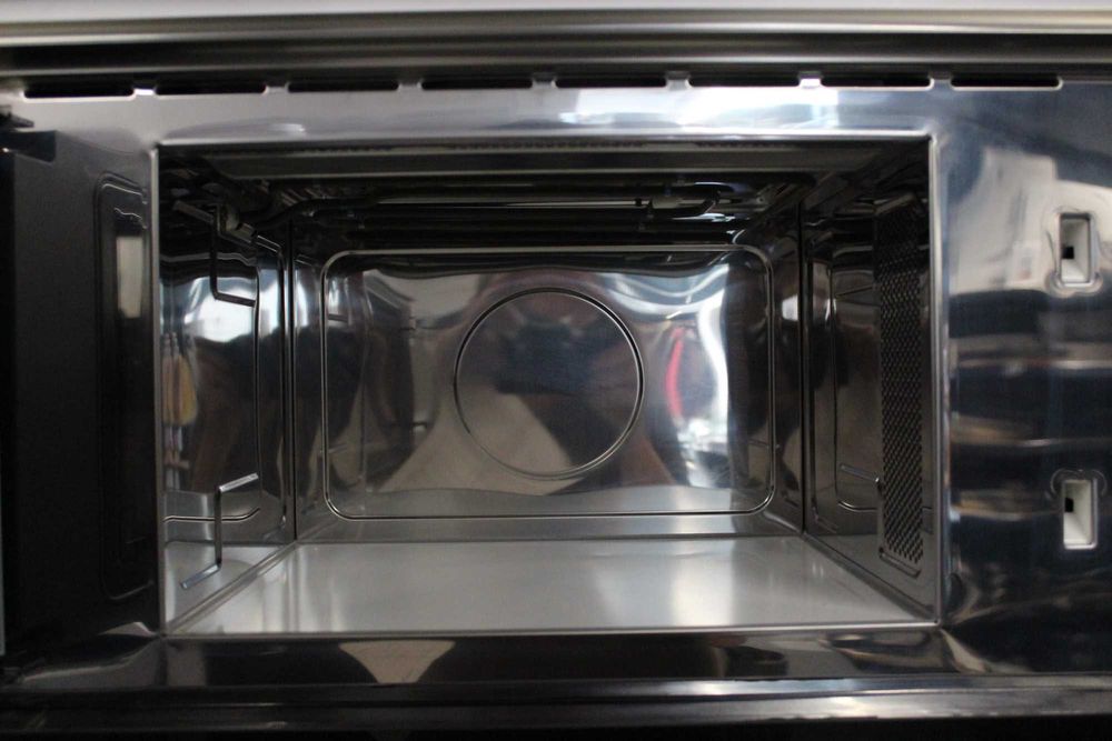 Kuchenka mikrofalowa do zabudowy Teka ML 8220 BIS L-BK Ekspozycja