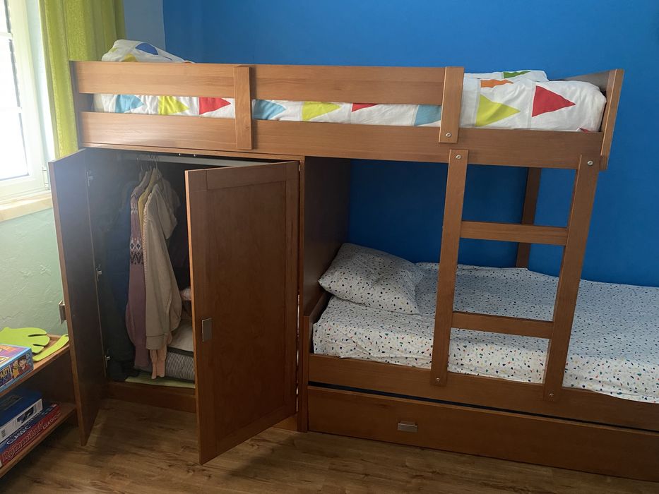 Beliche com 3 camas e roupeiro