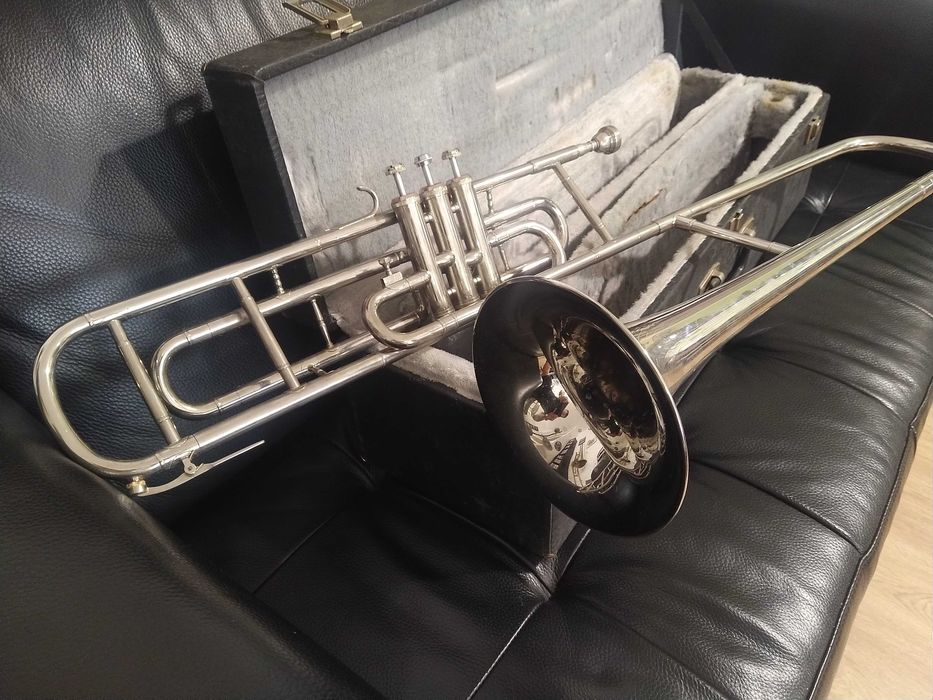 Trombone de pistons Kuhnl & Hoyer. Alemanha, anos 70