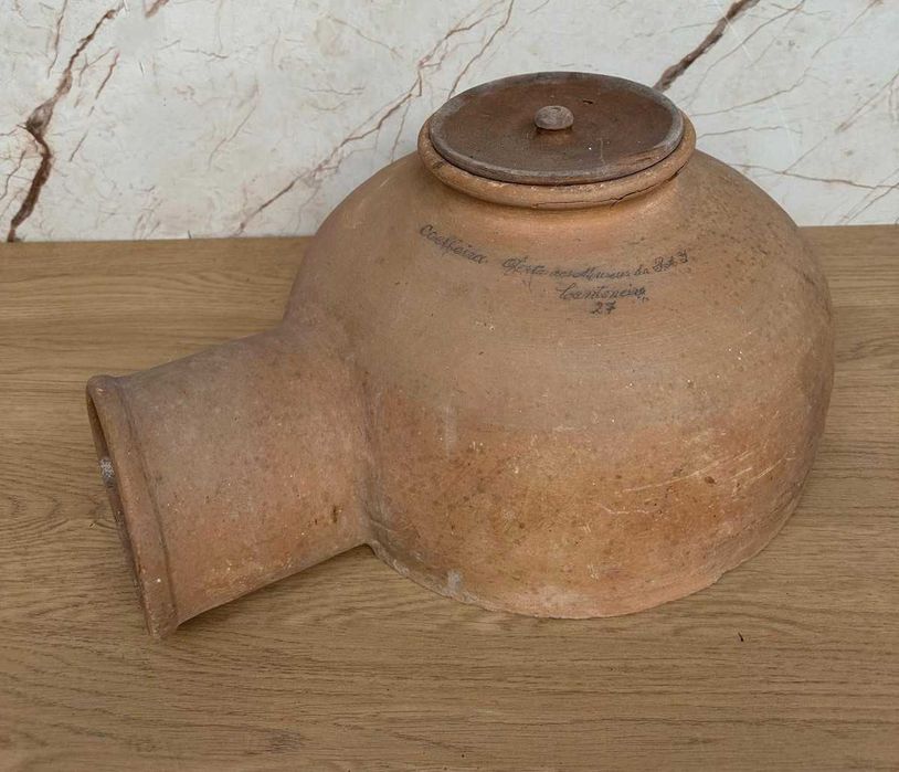 Lousa, Ninho para coelhas em terracota 46X34X25 cm, anos 60
