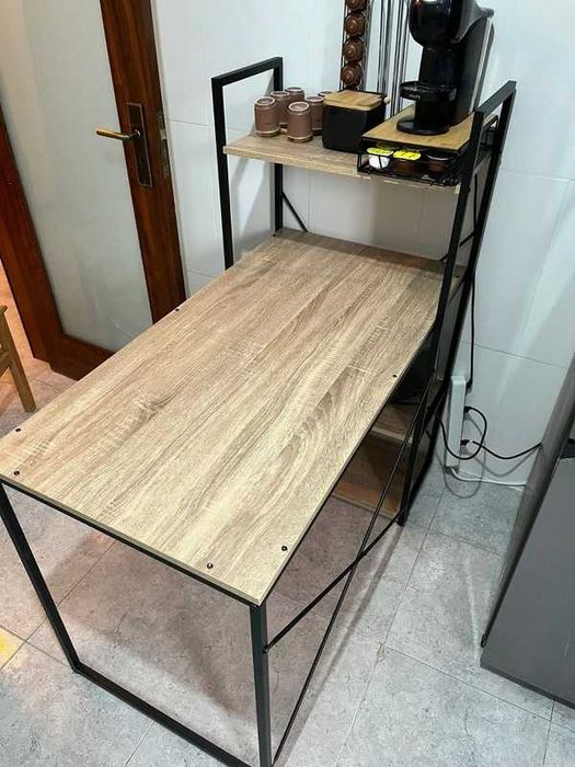 Mesa e secretária com prateleira