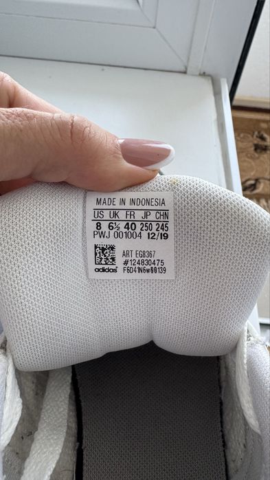 Продам кросівки adidas
