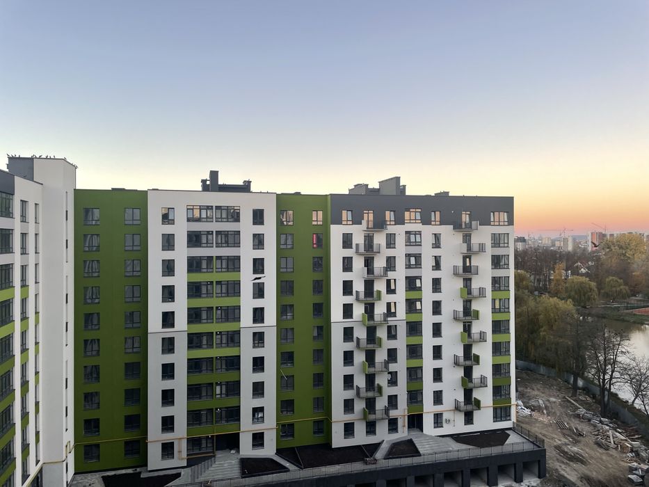 Готовий до ремонту 3-х кімннатний сирець біля міського озера