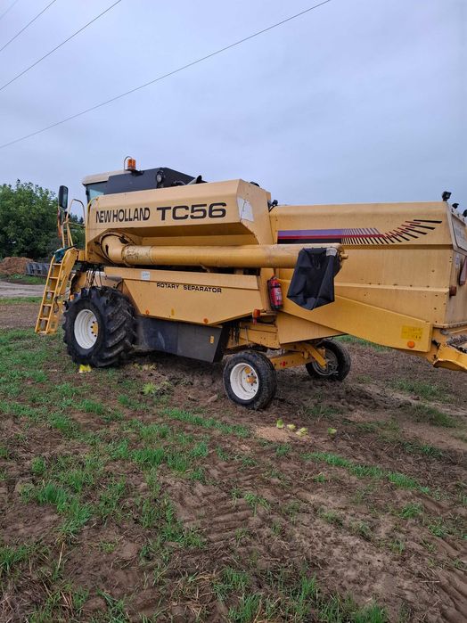 Kombajn New Holland TC56