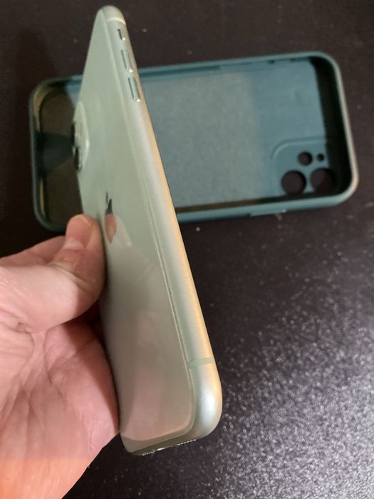 iPhone 11 (com caixa)