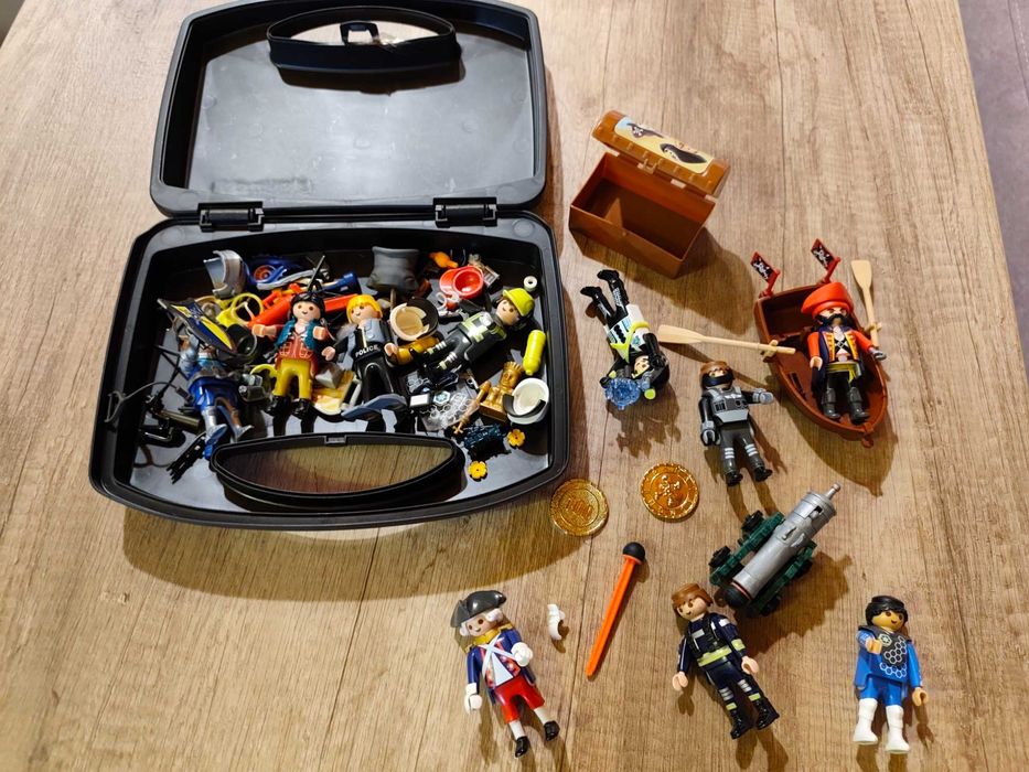 Playmobil walizka z akcesoriami i ludzikami rycerz pirat łódka